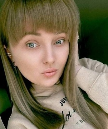 Воплощение элегантности и страсти, я гарантирую вам незабываемые моменты удовольствия. 🌟
Раскрою все тайны вашей фантазии и проведу вас по пути наслаждения. Моя сияющая кожа и огненные глаза не оставят вас равнодушными. 🔥💋
Мои услуги потрясающе разнообразны: я могу быть нежной и ласковой, при этом страстной и безудержной. Подарю вам незабываемую классику, сделаю расслабляющий массаж и исполню ваши самые сокровенные желания. ✨💦
Мои фотографии - настоящее отражение моего привлекательного тела и ароматного шарма. Завлекательные изгибы и обольстительная улыбка ждут вас. 😉
Я живу в Москве, городе, который искрится многочисленными возможностями для удовольствия. Позвольте мне стать вашим гидом по ночной Москве, и вы не пожалеете. 😈💃
Отзывы обо мне говорят сами за себя: Лена